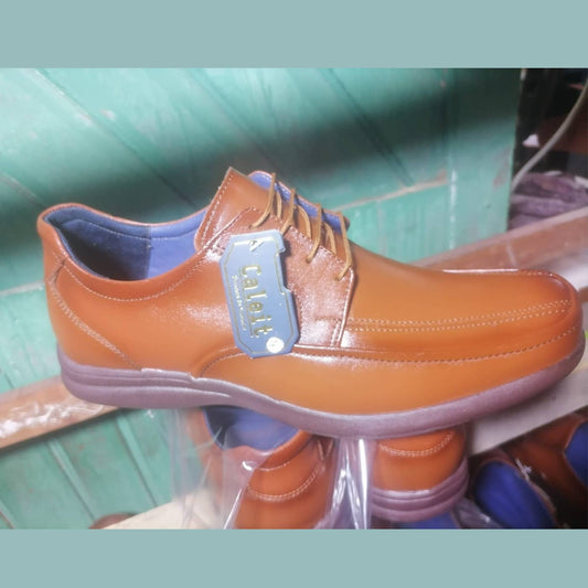 Zapato de vestir punta estrecha